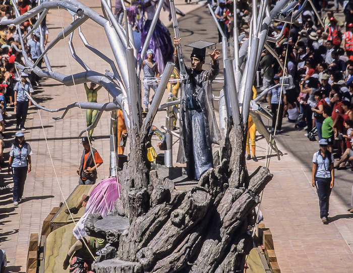 EXPO Zaragoza 2008: Das Erwachen der Schlange des Cirque du Soleil Saragossa