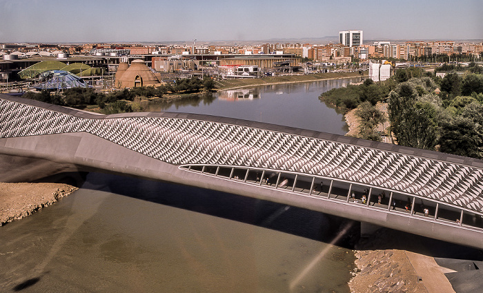 EXPO Zaragoza 2008: Blick aus der Seilbahn: Ebro, Brücken-Pavillon (Pabellón Puente) Saragossa
