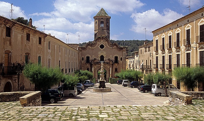 Monestir de Santes Creus (Zisterzienserabtei): Plaça Sant Bernat mit dem Font de Sant Bernat Santes Creus