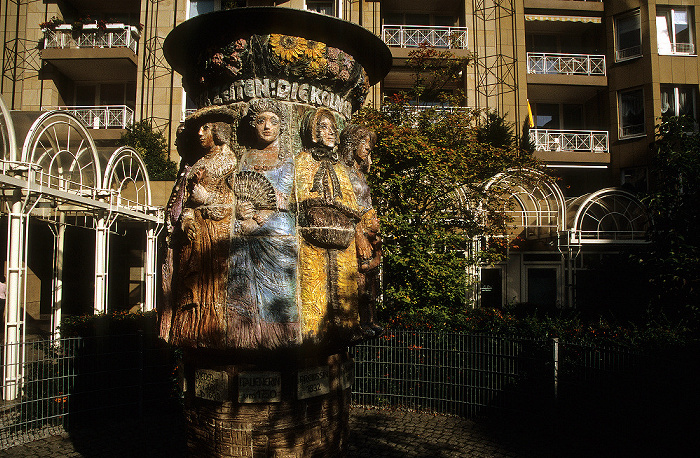 Köln Bürokomplex An Farina: Frauenbrunnen im Innenhof