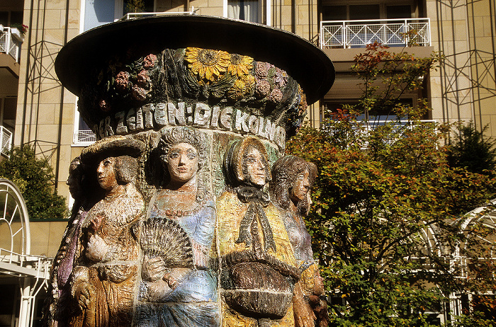 Köln Bürokomplex An Farina: Frauenbrunnen im Innenhof