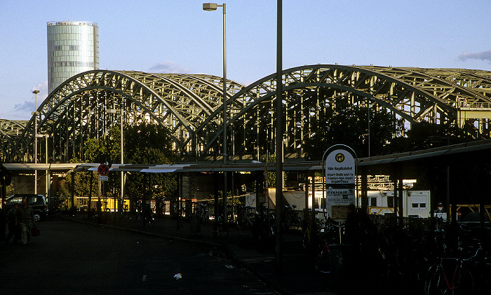 Hohenzollernbrücke, KölnTriangle Köln
