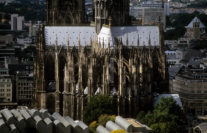 Blick vom KölnTriangle: Kölner Dom Museum Ludwig St. Gereon