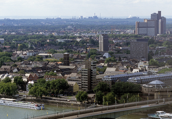 Blick vom KölnTriangle Deutzer Brücke