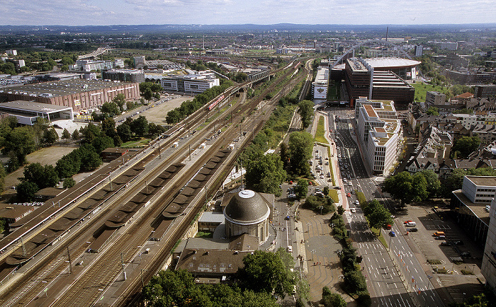 Blick vom KölnTriangle: Bahnhof Köln Messe/Deutz Köln