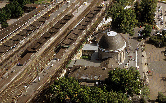 Blick vom KölnTriangle: Bahnhof Köln Messe/Deutz