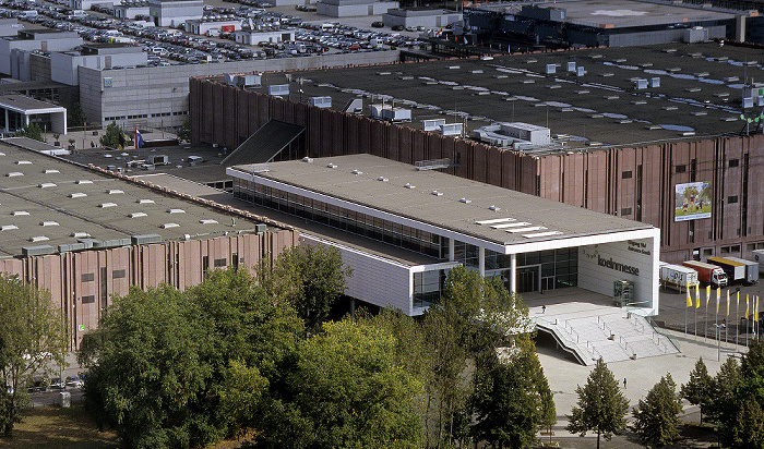 Blick vom KölnTriangle: koelnmesse