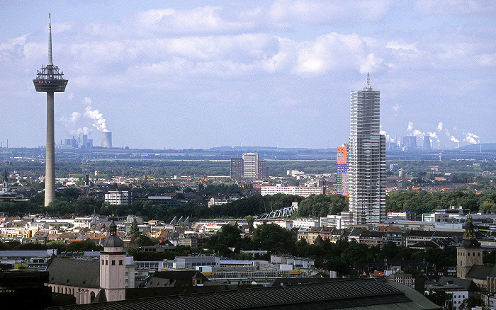 Blick vom KölnTriangle: Fernmeldturm Colonius und KölnTurm Köln