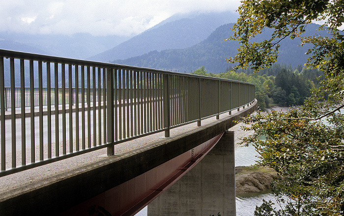 Sylvenstein-Stausee Brücke über den Sylvensteinspeicher in Richtung Fall