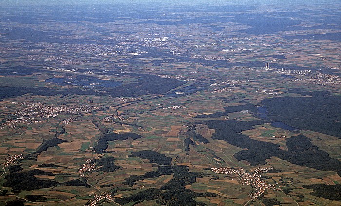 Bayern - Landkreis Pfaffenhofen an der Ilm: Holledau (links) / Landkreis Kelheim Geisenfeld Luftbild aerial photo