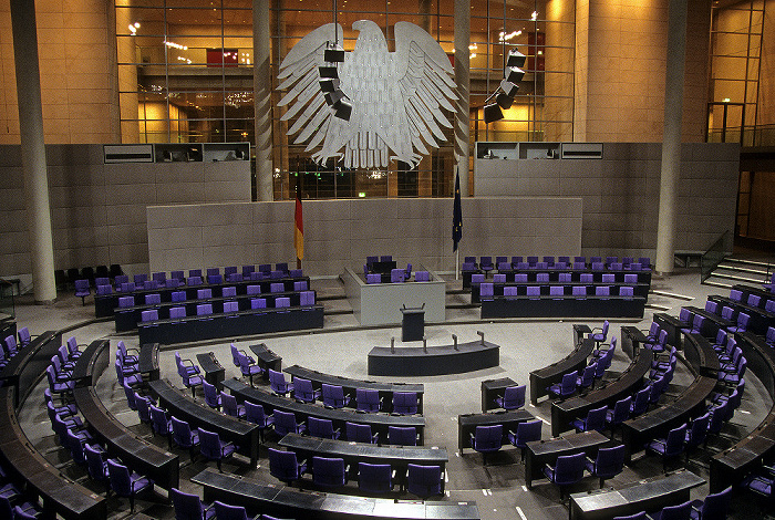 Reichstagsgebäude: Plenarsaal des Deutschen Bundestages Berlin