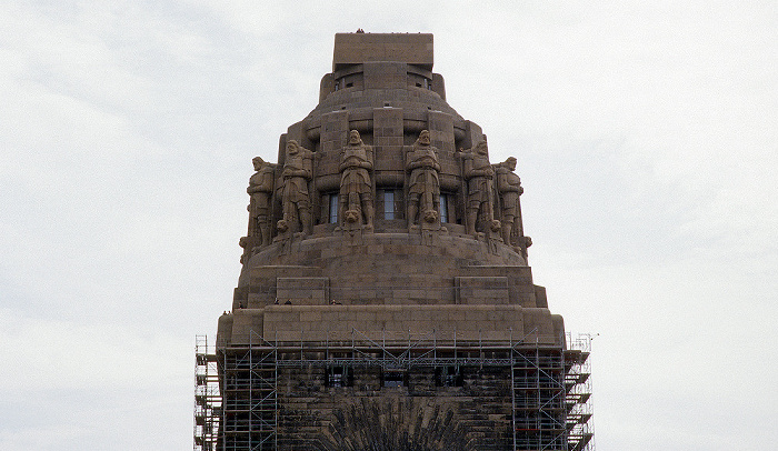 Völkerschlachtdenkmal: Denkmalskrone mit den Freiheitswächtern Leipzig