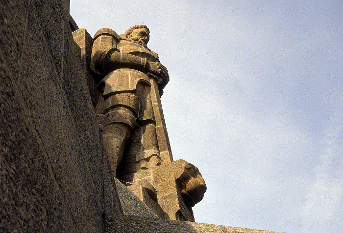 Völkerschlachtdenkmal: Denkmalskrone mit Freiheitswächter Leipzig