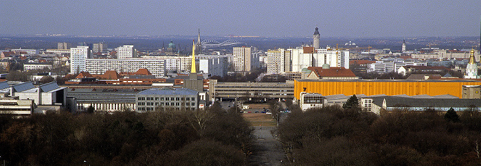 Leipzig Völkerschlachtdenkmal: Blick von der Denkmalskrone Alte Messe Zentralstadion