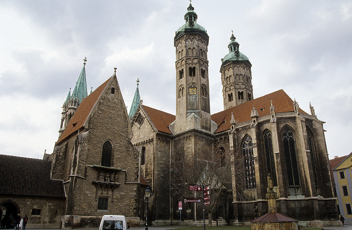 Domplatz, Naumburger Dom St. Peter und Paul Ekkehard-Brunnen