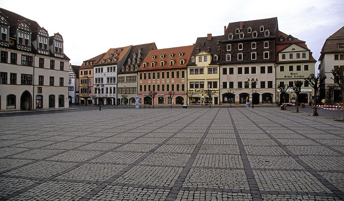 Naumburg Marktplatz: Historische Häuserzeile an der Nordseite