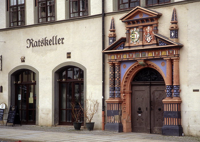 Naumburg Marktplatz: Rathaus: Ratskeller und Rathaus-Portal