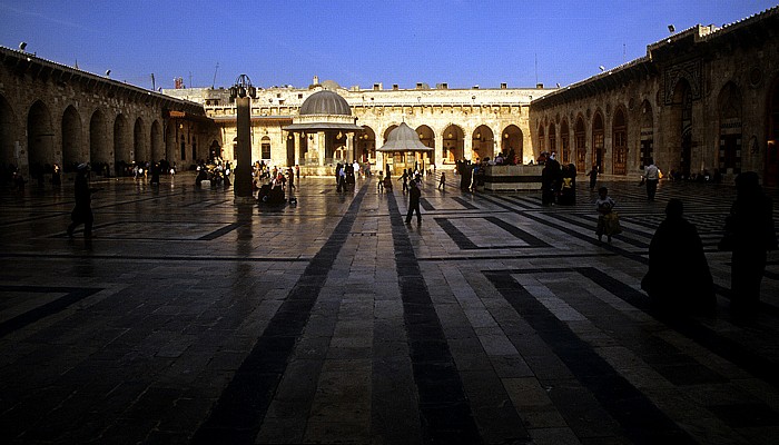 Aleppo Altstadt: Innenhof der Omayyaden-Moschee (Al-Dschami' al-Kabir)