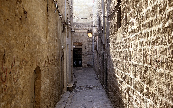 Altstadt: Suq (Souk): Gasse zum Hotel Dar Halabia Aleppo