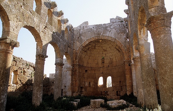 Die Toten Städte: Säulenbasilika von Mushabbaq: Langhaus, Apsis