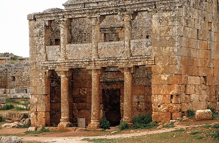 Serjilla Die Toten Städte: Antike Siedlung im Jebel Zawiya