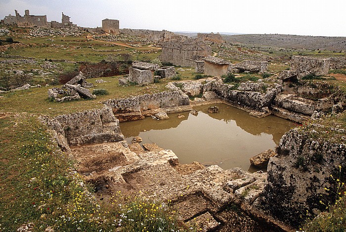 Die Toten Städte: Antike Siedlung im Jebel Zawiya: Gräber Serjilla