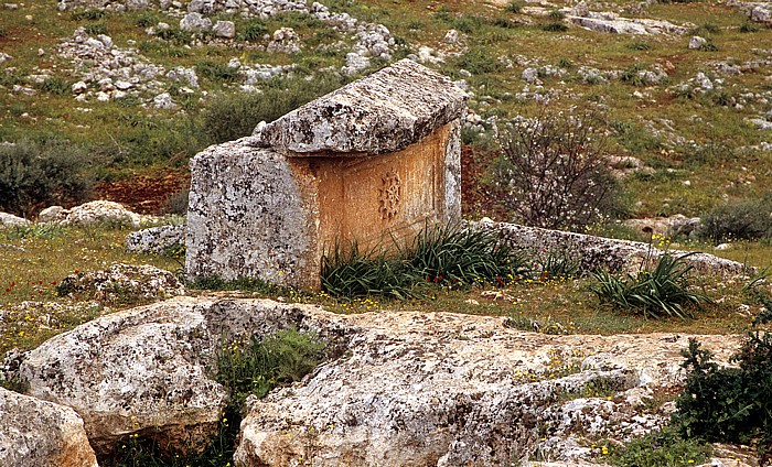 Die Toten Städte: Antike Siedlung im Jebel Zawiya: Grab Serjilla