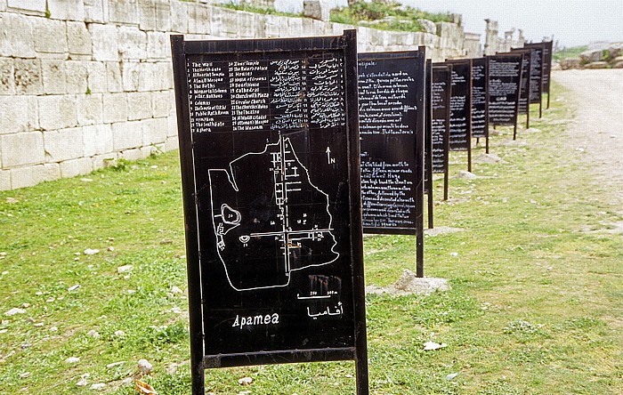 Apameia am Orontes Ruinengelände: Hinweistafeln