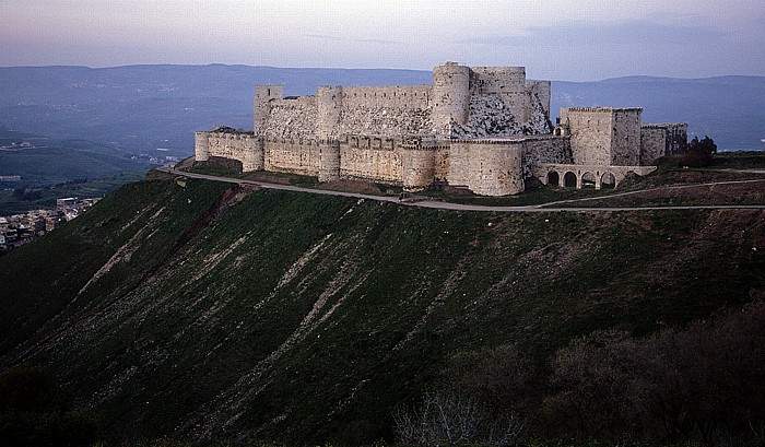 Blick auf den Krak des Chevaliers Tell Kalach