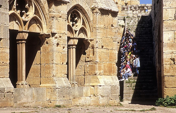 Krak des Chevaliers: Vorhalle (Portikus, Säulen- oder Pfeilerhalle als Vorbau), Aufgang zum Obergeschoss Tell Kalach