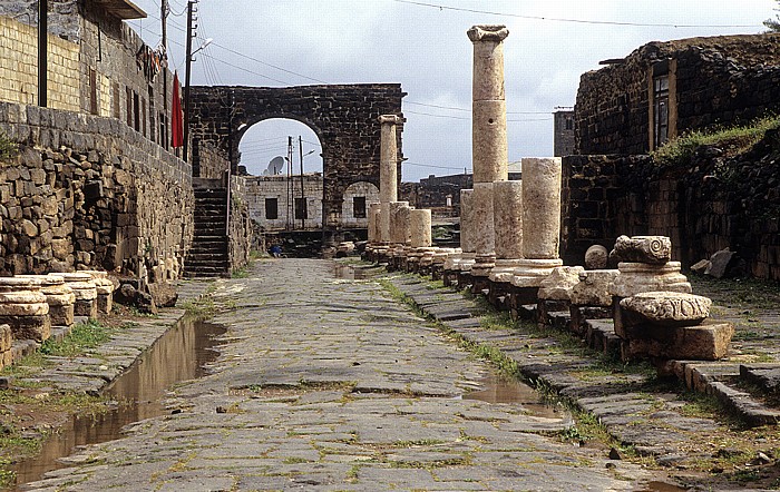 Ruinengelände: Torbau (Bab al Qandil, Lampentor) Bosra