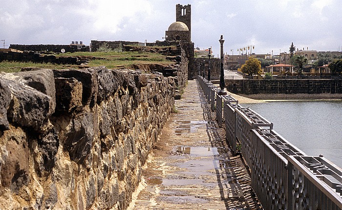 Bosra Ruinengelände: Zisterne der Mekkapilger (Birket al-Hajj) Medrese Abu al-Fida