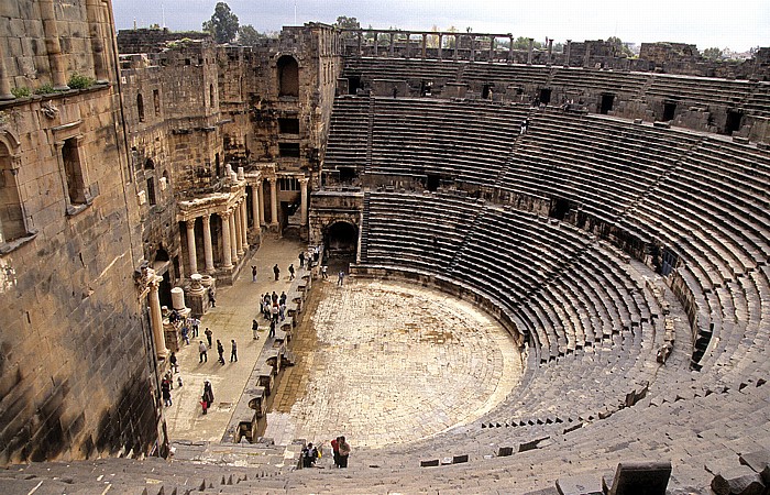 Bosra Römisches Theater (Zitadelle): Bühnenbau, Orchestra, Zuschauerraum (Cavea)