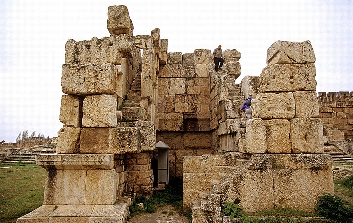 Baalbek Römischer Sakralbezirk: Zeremonialhof: Altarturm Tempel des Jupiter Heliopolitanus