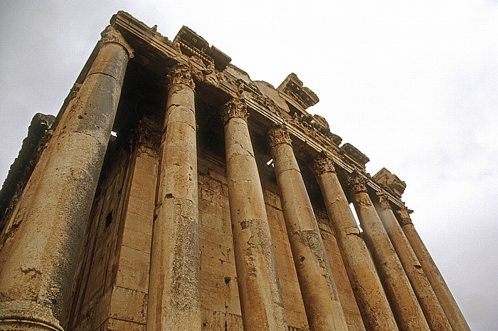 Römischer Sakralbezirk: Tempel des Bacchus: Umflaufende Säulenhalle Baalbek