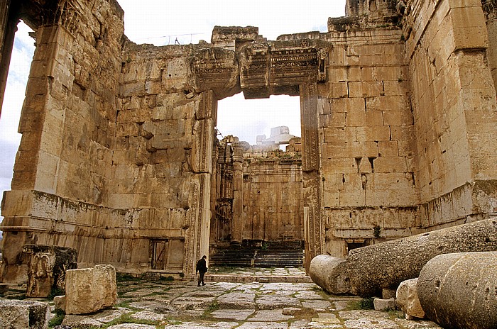 Römischer Sakralbezirk: Tempel des Bacchus: Hauptportal Baalbek