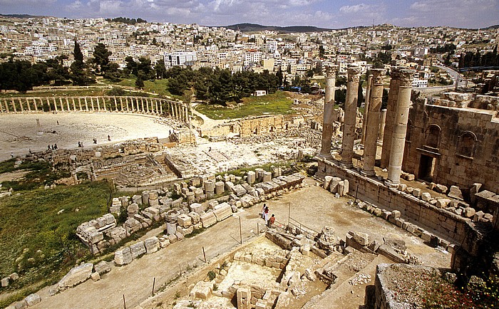 Jerash Gerasa: Blick vom Südtheater Ovales Forum Zeus-Tempel