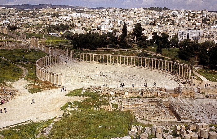 Gerasa: Blick vom Südtheater: Ovales Forum Jerash