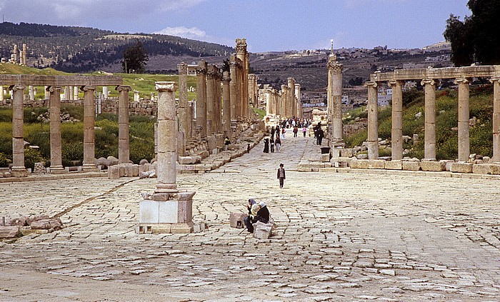 Gerasa: Ovales Forum, Säulenstraße (Cardo) Jerash