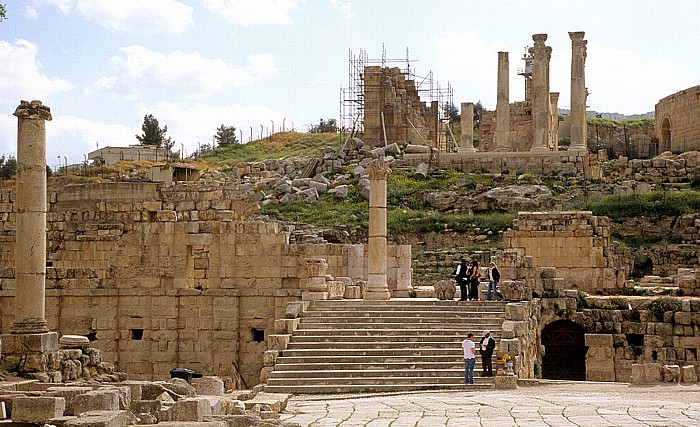Jerash Gerasa: Temenos des Zeus-Tempels (Sakralgrund unterhalb des Tempels) Ovales Forum