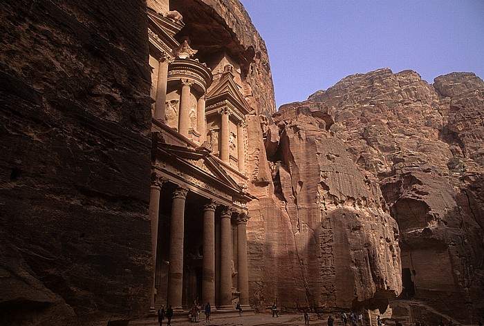 Petra Äußerer Sik (Siq): Khazne al-Firaun (Schatzhaus des Pharao)