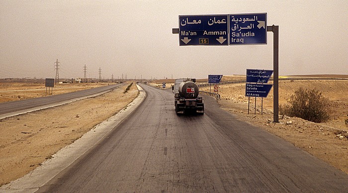 Desert Highway (Wüstenautobahn) von Aqaba nach Amman Nefud