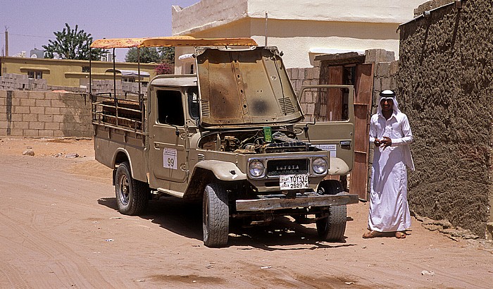 Beduine mit Geländewagen Rum