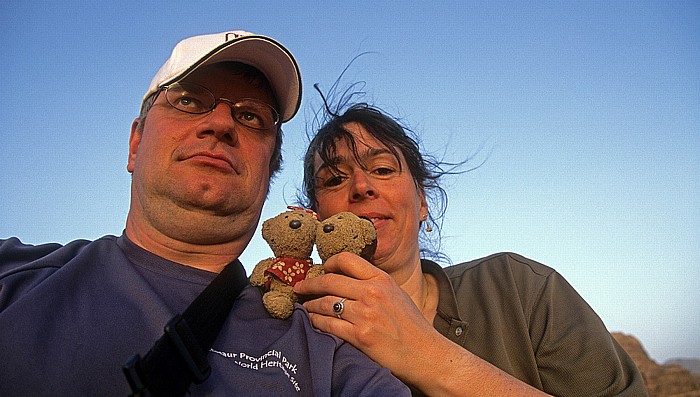 Wadi Rum Ar Rak'a: Jürgen und Cordula mit Teddy und Teddine