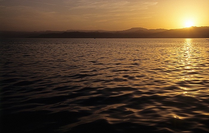 Rotes Meer (Golf von Aqaba): Sonnenuntergang über dem Sinai (Ägypten/Israel)