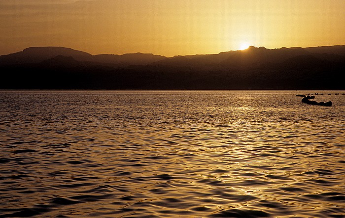 Rotes Meer (Golf von Aqaba): Sonnenuntergang über dem Sinai (Ägypten/Israel) Aqaba