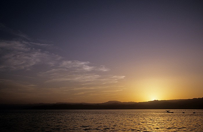 Rotes Meer (Golf von Aqaba): Sonnenuntergang über dem Sinai (Ägypten/Israel)