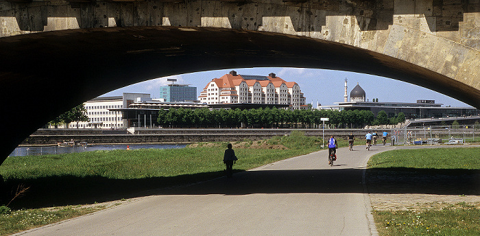 Neustädter Elbufer: Augustusbrücke Dresden