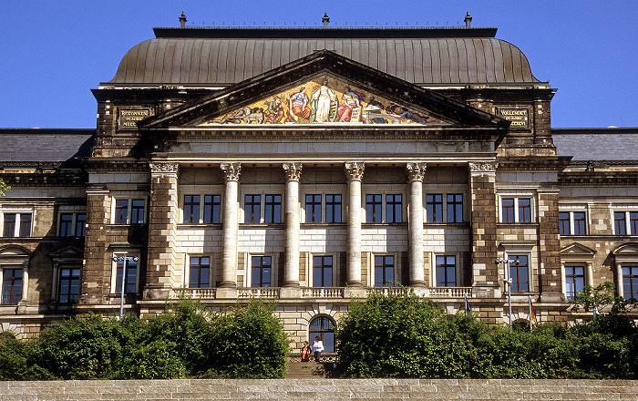 Dresden Neustädter Elbufer: Sächsisches Staatsministerium der Finanzen