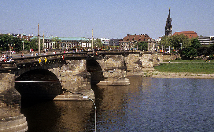 Elbe mit Augustusbrücke, Innere Neustadt mit Dreikönigskirche und Neustädter Elbufer Dresden